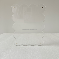 Mini cadre photo en acrylique transparent festonné | autoportant avec aimants dorés