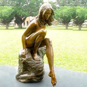 現代的な屋外装飾用のグラスファイバー製の美しい少女像（風に揺れる） - Product Image 6