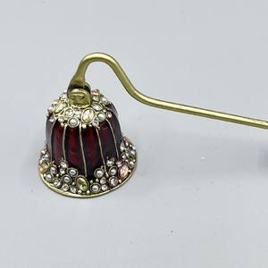 Apagavelas Ceremonial Dorado, Agrega un Toque de Lujo a la Decoración de tu Mesa de Shabat - Product Image 1