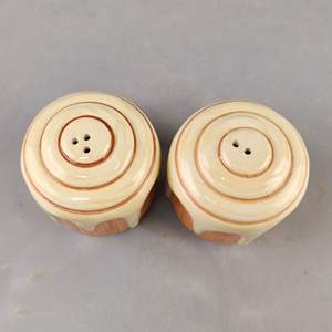 Bouteille à épices créative et mignonne en céramique en forme de crème glacée, avec des détails dorés de luxe, pour le sel et le poivre - Product Image 4