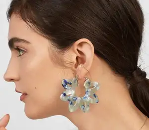 En gros femmes acétate résine fleur boucles d'oreilles mode écaille de tortue cerceau boucles d'oreilles pour les femmes