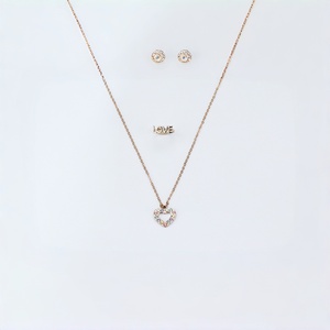 Set Collana con Ciondolo a Cuore e Anello LOVE Trendy - Gioielli Romantici per Coppie, Regalo per San Valentino, Anniversario, Compleanno - Product Image 1