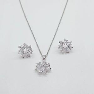 Micro-set Collier Boucles d'oreilles Set Light Luxury Full Diamond Ring Personnalité Tempérament Banquet Boucles d'oreilles Collier Combinaison - Product Image 3