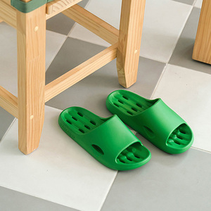 Pantuflas de Ducha Unisex Ecológicas, Ligeras y Suaves de EVA, de Secado Rápido, Antideslizantes, con Orificios de Drenaje y Suela de Masaje para Interiores - Product Image 1