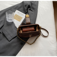 Sac à main rétro pour femme, personnalisé, en cuir tressé avec chaîne, boucle ronde dorée, idéal pour les sorties décontractées et les soirées.