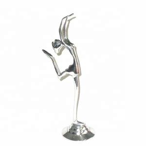 Figuritas de aluminio fundido con acabado pulido de espejo Esculturas de metal elegantes para la decoración del hogar para el diseño interior moderno - Product Image 1