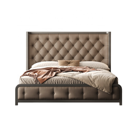 Lit Double de Luxe Industriel Moderne en Cuir Véritable avec Cadre Métallique, Lit Capitonnée King Size, Meuble de Chambre Designer