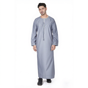 Túnica Árabe Premium para Hombre, Thobe Musulmán de Manga Larga con Elegante Bordado en Contraste, Dishdasha Tradicional de Oriente Medio para Eid - Product Image 1