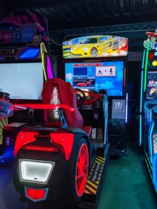 Máquina de Juegos Arcade Operada con Monedas, Cruisn Blast 4K HD LCD, Juego de Carreras de Autos con Asiento de Movimiento 4D en Arcade - Product Image 3