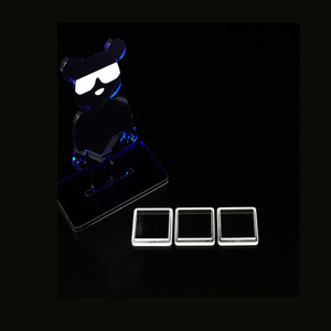 Bande transparente personnalisée avec des disques de verre circulaires au bord des marches formant une fenêtre circulaire - Product Image 2