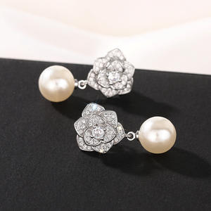 E3607 Pendientes colgantes de flores de oro blanco con perlas de imitación, joyería romántica para boda para mujer - Product Image 5