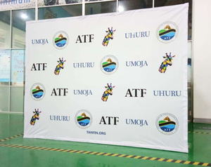 Exhibidores Portátiles con Gráficos Personalizados para Ferias Comerciales y Eventos, Soporte para Pancartas y Estructuras de Exhibición - Product Image 3