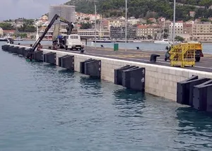 Large Shock-absorbing Blocks For Port D Type Rubber Dock Bumper
