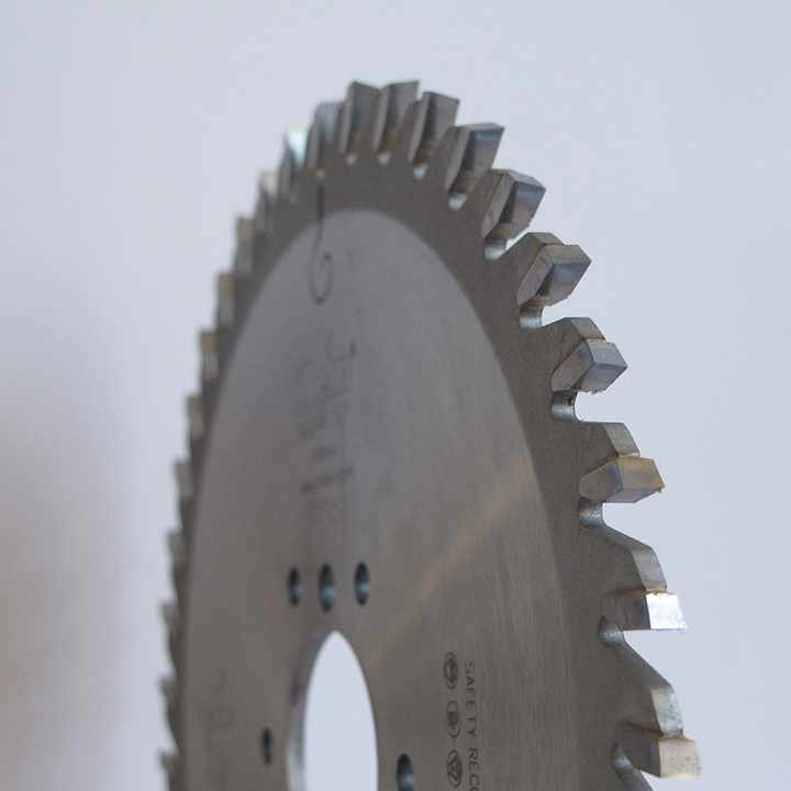 HW Circular Saw Blade for Machining Centers D=180 Z=3.2/2.2 No. Teeth=54 Pattern=2 Transc. Holes for Metals-Homag 4 Holes