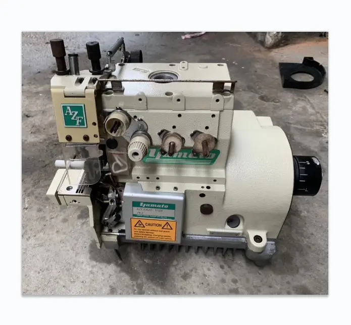 Used Yamato AZ8420 Empat-benang Empat Benang dengan Variabel Top Feed Direct Drive Overlock Industrial Elastis Mesin Jahit Harga