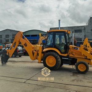 รถขุดตักล้อยาง JCB 3CX สีเหลือง ระบบบังคับเลี้ยวสี่ล้อ พร้อมบุ้งกี๋และที่ตักด้านหน้า - Product Image 1