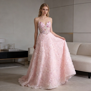 Elegante Abito da <span class=keywords><strong>Sera</strong></span> Rosa con Scollo a Cuore, Vestito da Ballo Linea A, Abito da Festa da Donna con Rose 3D e Perline Senza Spalline - Product Image 1