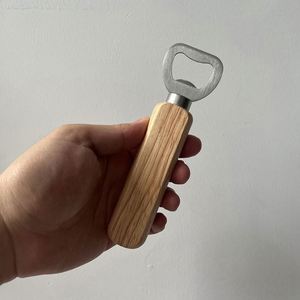 Abridor de Botellas de Cerveza con Mango de Roble para Bodas, Abridor de Botellas de Bar con Grabado Personalizado de Logotipo - Product Image 1