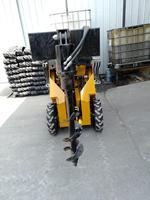 Chargeuse compacte sur pneus HQ500 avec coupleur hydraulique rapide à haut débit, capacité de la benne de 0,2 m³, moteur Runtong, pompe à roues à moment de charge élevé 18 kW