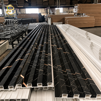 Panneau composite bois-plastique (WPC) traditionnel de haute qualité pour villa et salle à manger, résistant à l'eau et ignifuge pour usage domestique