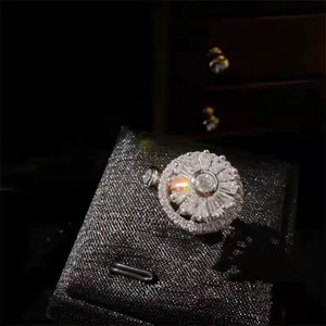 ต่างหูแบบห้อยทรงหยดน้ำ หมุนได้ ประดับเพชรโมอิสซาไนต์ 2 กะรัต ป้องกันการแพ้ สำหรับผู้หญิง แฟชั่น D VVS1 ทอง 18K ขายส่งเครื่องประดับ รับสั่งทำ - Product Image 5