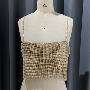 เสื้อแขนกุดคริสตัลประดับพลอยเทียมสีทองมีซับในตามปกติ - Product Image 1