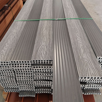 Planches de terrasse WPC co-extrudées linéaires de 18 mm, finition grain de bois, protection UV, design emboîtable, modernes, pour usage extérieur, bord de piscine, jardin, patio