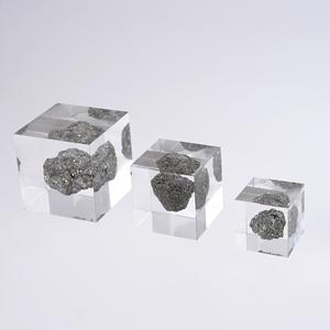 Cubo Acrílico con Minerales Naturales en su Interior, Decoración Geométrica Cuadrada de Resina, Decoración de Mesa para Todas las Temporadas, Regalo Personal - Product Image 3