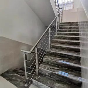 Escalier extérieur moderne de balcon de balustrade de poteau d'acier inoxydable