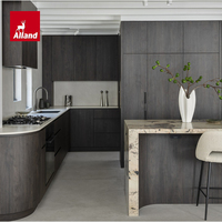Ensemble de meubles de cuisine complet Alland Custom Modern Elabor Australia en placage de chêne foncé, avec îlot cascade et tiroirs intégrés