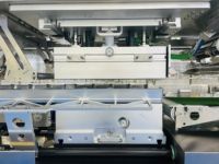 Machine d'emballage sous atmosphère modifiée (MAP) de type boîte à grande vitesse pour plateaux de sushis, sashimis, tranches de poisson cru et saumon