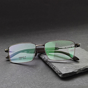 Lunettes <span class=keywords><strong>en</strong></span> titane personnalisables pour hommes fabriquées <span class=keywords><strong>en</strong></span> usine avec pieds <span class=keywords><strong>en</strong></span> <span class=keywords><strong>bois</strong></span> plein Lunettes <span class=keywords><strong>de</strong></span> <span class=keywords><strong>vue</strong></span> à la mode avec logo personnalisé - Product Image 4