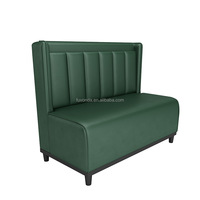 Mobilier de restaurant personnalisable, banquette en cuir vert, ensemble table et chaise