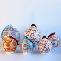 Boule de décoration de Noël suspendue personnalisée OEM ornements de boule en céramique pendentif d'arbre de Noël de haute qualité