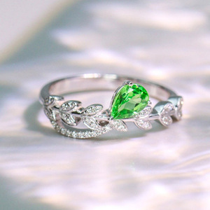 Anello di Lusso Leggero con Foglie, Design Micro-Incrustato, Anello a Goccia d'Acqua con Motivo a Vite Fresca, Gioielli di Moda Unici e di Nicchia - Product Image 2
