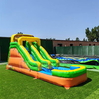 Toboggan aquatique gonflable commercial pour enfants, idéal pour les fêtes en extérieur avec piscine, château gonflable et équipement de divertissement pour jardin.