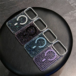 เคสไอโฟนดีไซน์หรูหรา ลายเกล็ดน้ำแข็งวิบวับ พร้อมแม่เหล็ก ขอบกล้องประดับเพชร รองรับการชาร์จไร้สาย ป้องกันการตกกระแทก - Product Image 1