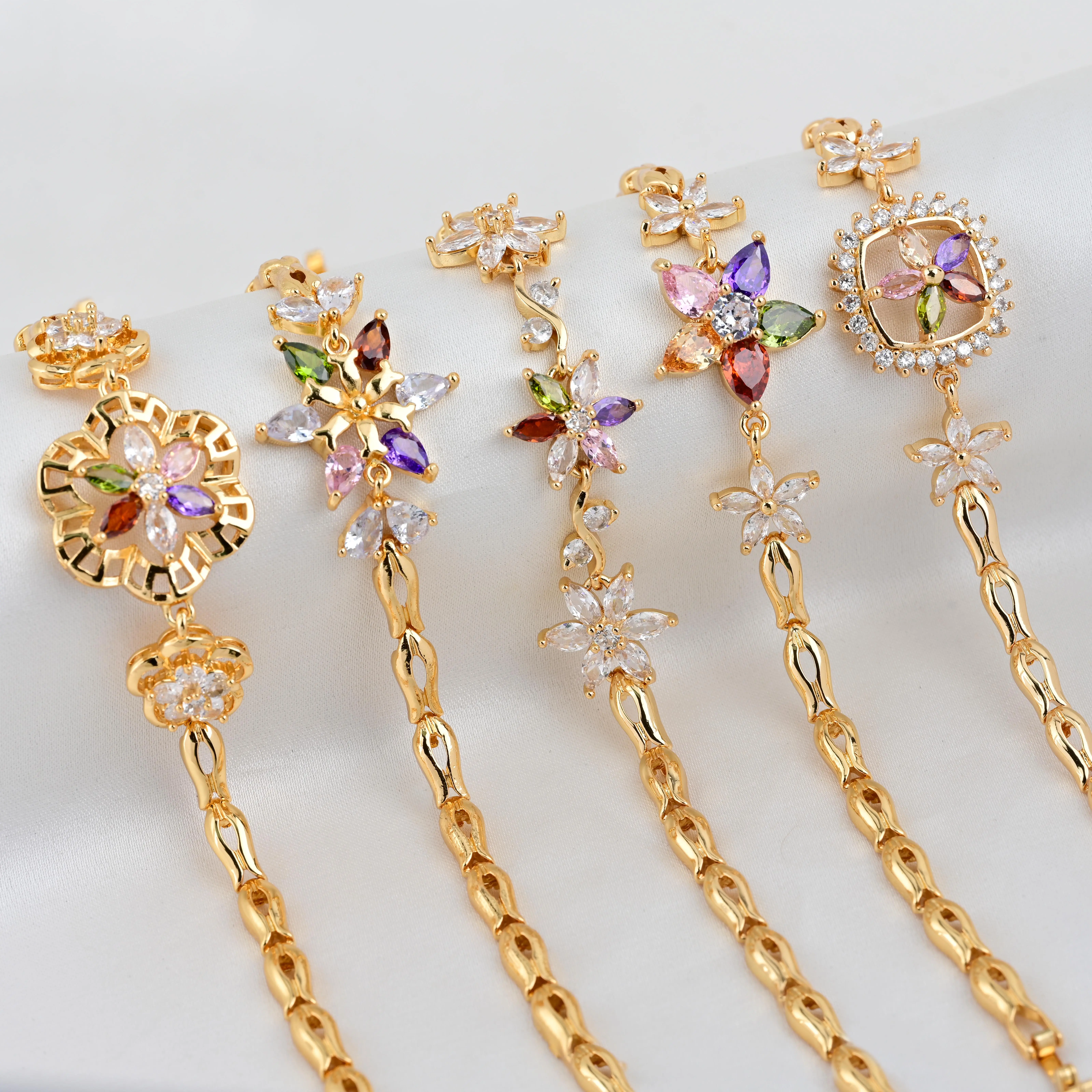 Wholesale High Quality Hot Selling Design Ice Out Color CZ Stone 18k Gold Fashion Bracelet Brass Jewelry For Women