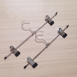 Cintres en métal gain de place pour vêtements, manteaux, jeans, pantalons, jupes avec pinces antidérapantes réglables – Vente en gros - Product Image 1
