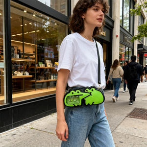 Sac à main tendance pour femme, forme originale, thème Amour, style Frog Kiss personnalisé, concept cadeau exclusif - Product Image 1