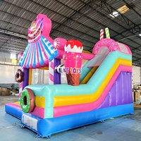 Château gonflable à thème bonbons pour fêtes foraines et festivals, idéal pour les enfants et les divertissements familiaux