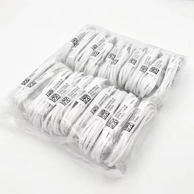 Wholesale Wired J5 Headsets In-Ear Earphones Headphone With Mic for Samsung S8 S9 S4 S5 Smart Phones
