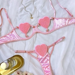 Conjunto de sujetador push-up sexy con forma de corazón hueco y bragas de satén, tanga de cintura baja, con aros, de dos piezas, al por mayor - Product Image 3