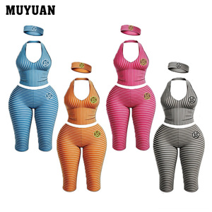 <span class=keywords><strong>Ensemble</strong></span> 3 pièces <span class=keywords><strong>d</strong></span>écontracté pour femme : crop top licou rayé, pantalon capri et bandeau – Coton et élasthanne, coupe ajustée, idéal pour l'été, personnalisable avec votre logo - Product Image 1