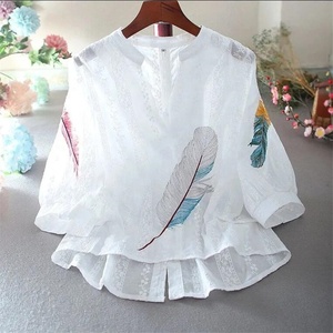 Camicette di pizzo di cotone allentato Top estivo camicia da donna ricamo floreale con scollo a v camicia con maniche a lanterna temperamento camicia sottile femminile - Product Image 1