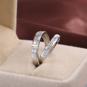 Anello Minimalista con Lettera Incisa, Gioiello Unisex alla Moda per Uso Quotidiano - Product Image 4