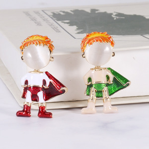 Broche de <span class=keywords><strong>super</strong></span>-<span class=keywords><strong>héros</strong></span> en alliage émaillé à effet goutte d'huile pour homme, polyvalente et simple, pour le quotidien et les trajets, accessoire vestimentaire exquis - Product Image 1