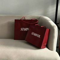 Tas Belanja Kertas Logo Kustom Mewah Warna Burgundy untuk Butik Perhiasan Kosmetik dan Hadiah
