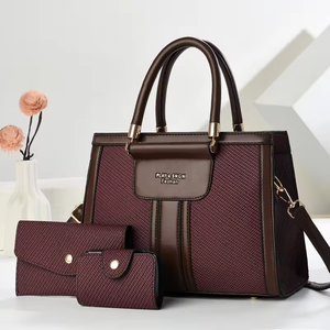 Bolso de Mano Tipo Tote Casual Personalizado de Fábrica para Mujer, Cartera de Cuero Saffiano PU con Cadena, Dos Correas, Forro de Nailon Impermeable, Precio Bajo - Product Image 4