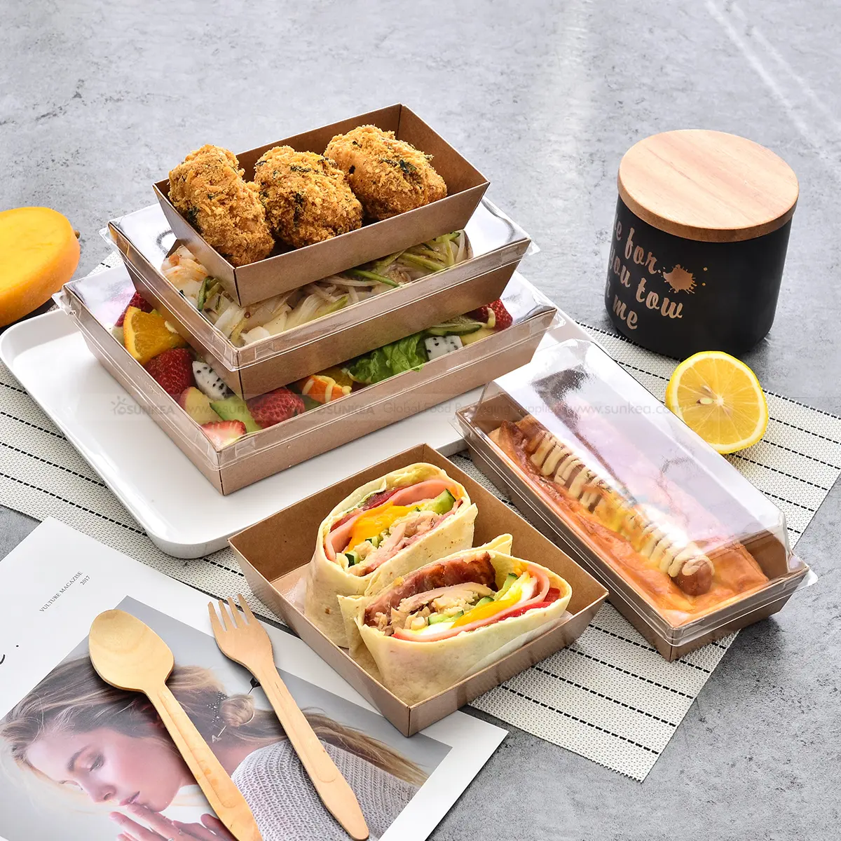 Atacado descartável Food-grade personalizado impresso Kraft salada windowed Sushi caixa de papel embalagem bandeja